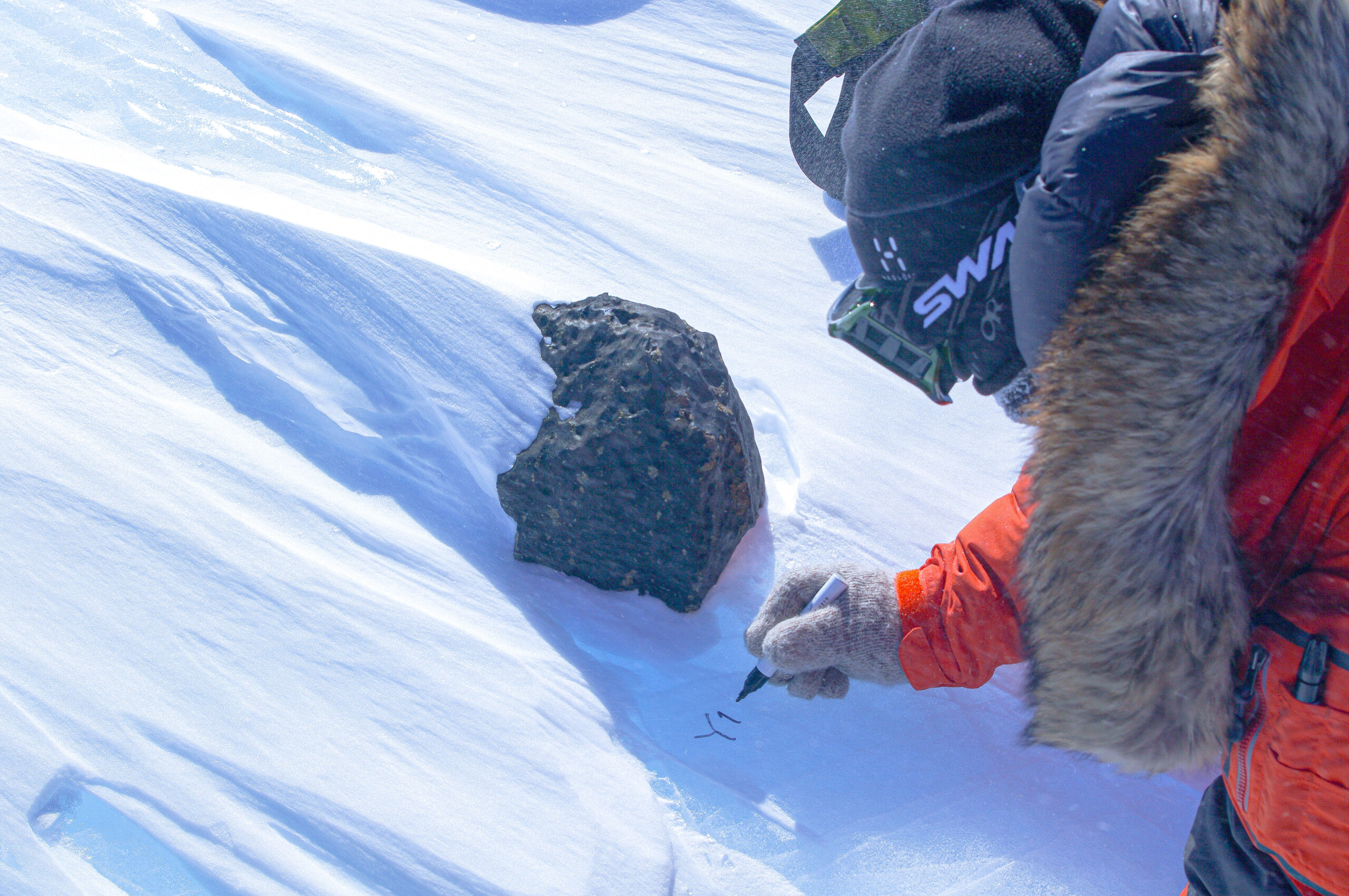 宇宙の成り立ちを測る | 極