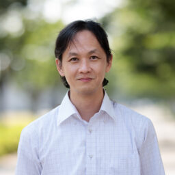 羽角博康（はすみ・ひろやす）